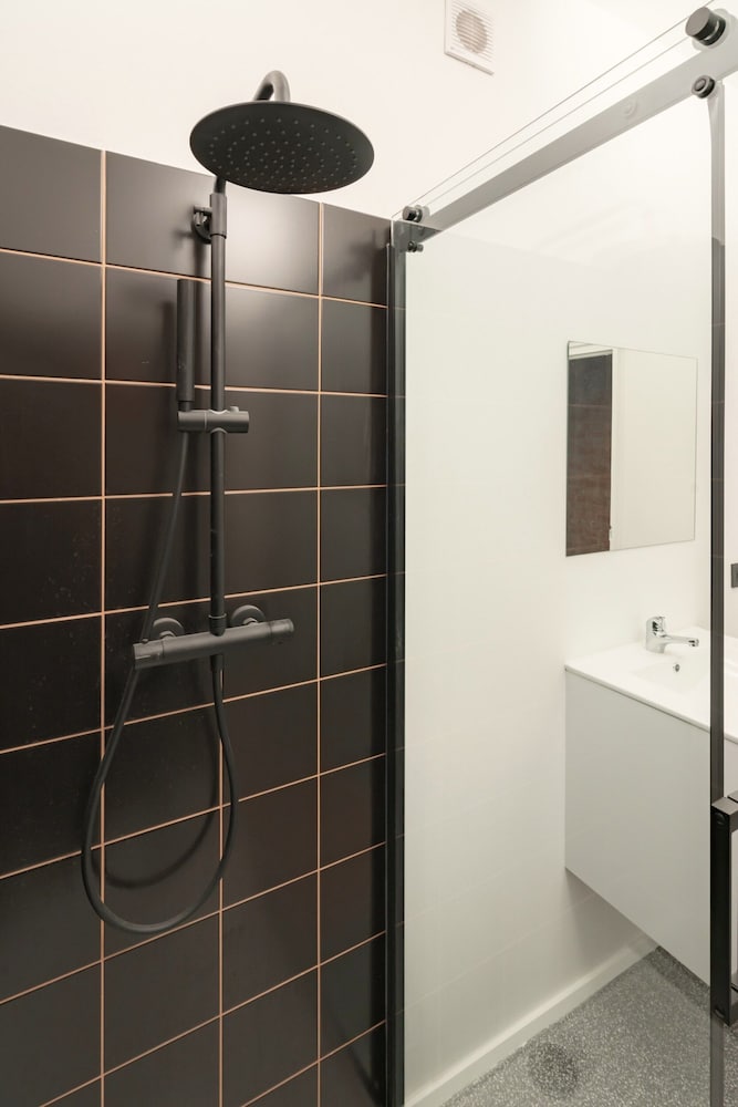 Spacious 2BR Stay Near Central Station