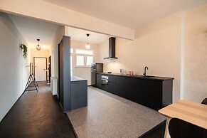 2BR City Stay - Grand Central Area