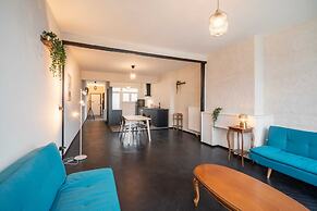 2BR City Stay - Grand Central Area