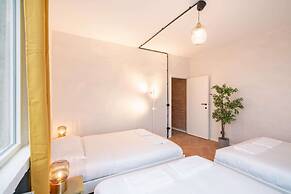 2BR City Stay - Grand Central Area