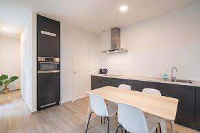 Spacious City Retreat With Balcony
