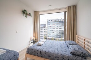 Spacious City Retreat With Balcony
