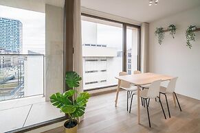 Spacious City Retreat With Balcony