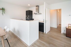 Spacious City Retreat With Balcony