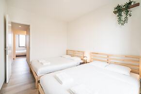 Spacious City Retreat With Balcony