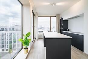 Spacious City Retreat With Balcony