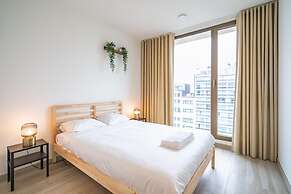 Spacious City Retreat With Balcony