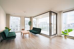 Spacious City Retreat With Balcony