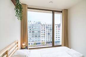 Spacious City Retreat With Balcony