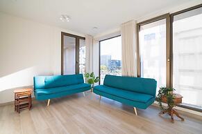 Spacious City Retreat With Balcony