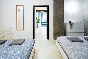 Antwerp Central 1br/7p Apartment