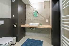 Antwerp Central 1br/7p Apartment