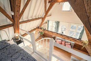 Apartment for 6 With Antwerp City Views