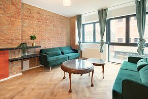 Stylish 2BR Apartment - Central Location
