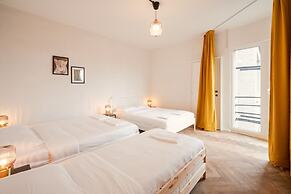 Stylish 2BR Apartment - Central Location