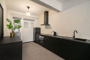 Elegant 2-bedroom Stay in Central Antwerp
