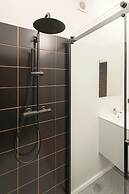 Very Large Central Station 2br/14p Apartment