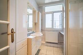 Large Antwerp City Center Apartments3bbns