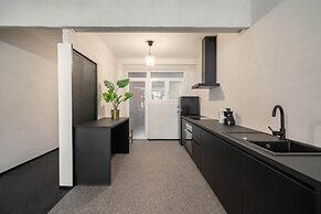 Modern 2BR Stay - Grand Central