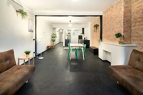 Modern 2BR Stay - Grand Central