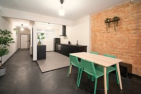 Modern 2BR Stay - Grand Central