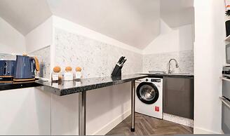 Spacious 4BR City Centre Apartment Dundee