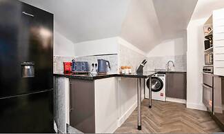 Spacious 4BR City Centre Apartment Dundee