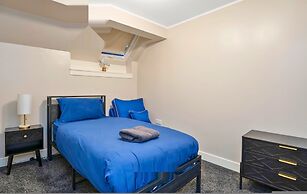Spacious 4BR City Centre Apartment Dundee