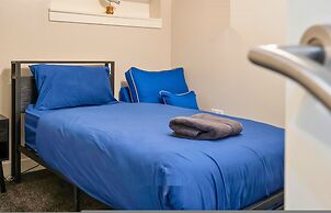 Spacious 4BR City Centre Apartment Dundee