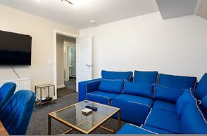 Spacious 4BR City Centre Apartment Dundee