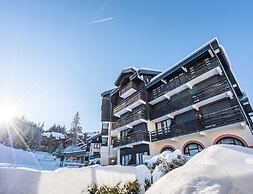 Slope-access Morillon Apartment for 4