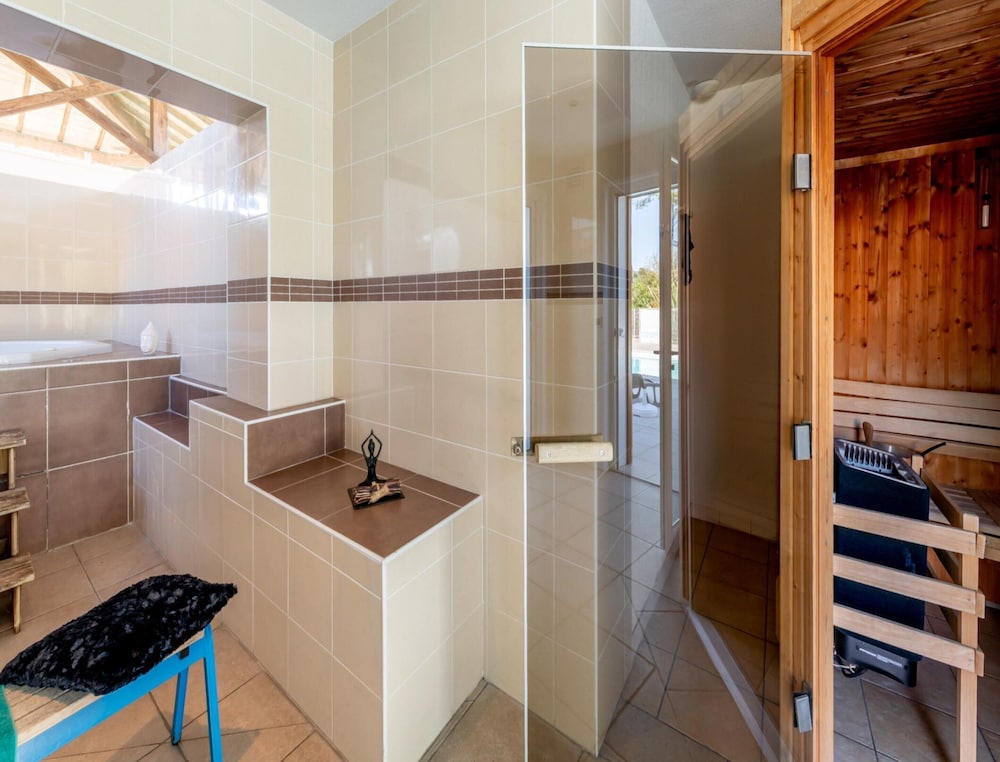 Apartment With Access to Pool