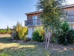 Apartment With Access to Pool