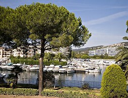 Spacious Marina Stay for Six