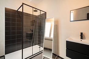 Central 2BR Apartment by Grand Station