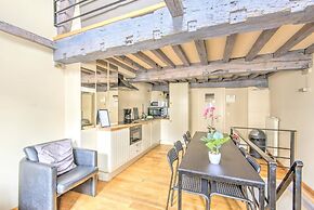 Temple Triplex Spacious Apartment