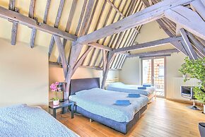 Temple Triplex Spacious Apartment