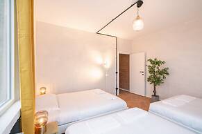 Spacious 2BR - Grand Central Apartments