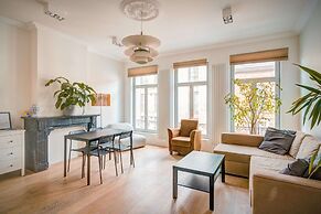 Charming Bright Stone Lodge