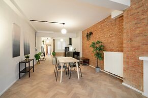 3BR Apartment - Central Station Area