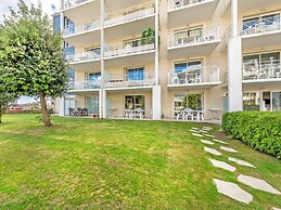Beach Flat With Pool