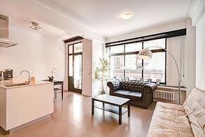Chic Meir Stay for 9 With Balcony