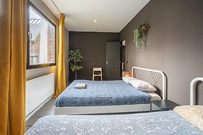 Riverfront Apartment for 9-guests