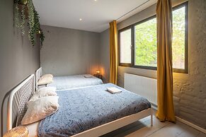 Riverfront Apartment for 9-guests