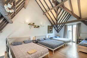 Spacious 11-person Stay in Antwerp