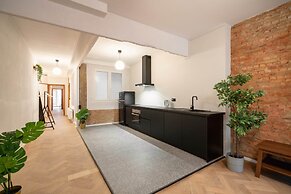 2BR Apartment - Central Station Area