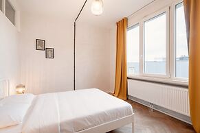 Grand Central Station 2br/14p Apartment