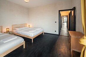 Grand Central 2BR Apartment