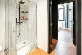 Two-bedroom Apartment by the River