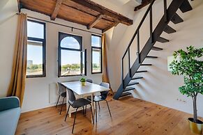 Two-bedroom Apartment by the River